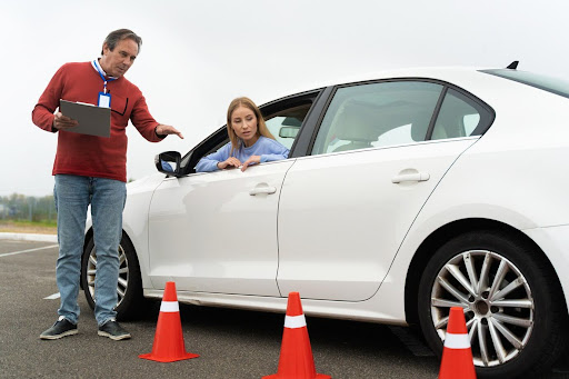 Exploring What Makes Driving Lessons Exceptional
